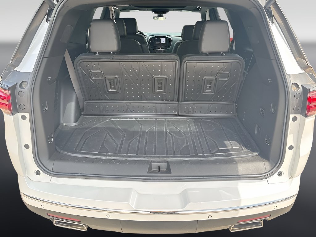 Used 2023 Chevrolet Traverse High Country w/ LPO, Floor Liner Package FWD image 28