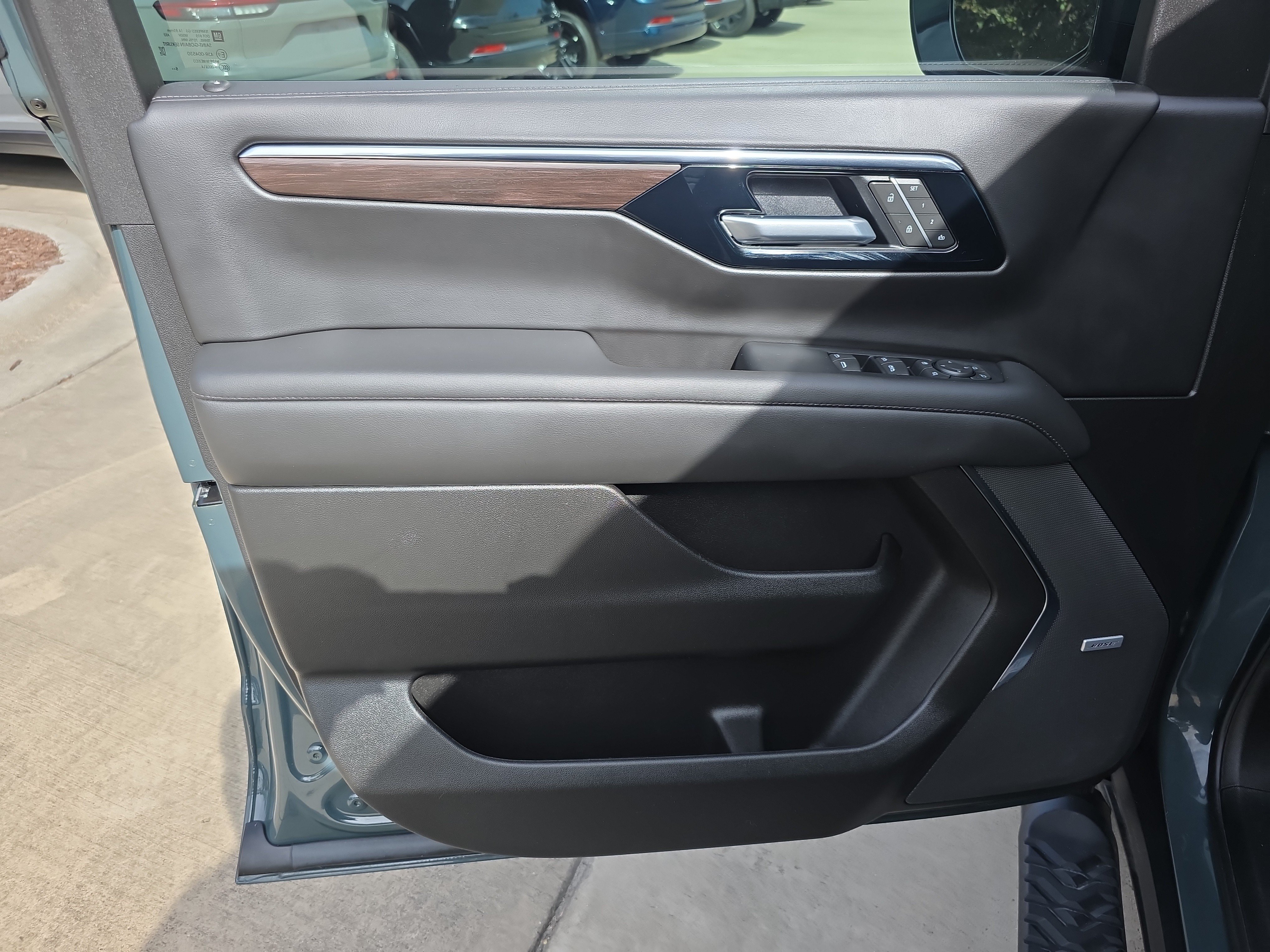 Used 2026 Chevrolet Tahoe Z71 w/ Comfort Package AWD/4WD image 13