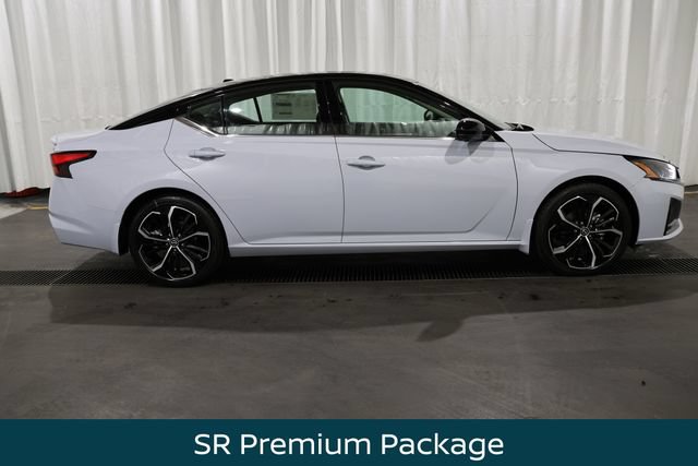 New 2026 Nissan Altima 2.5 SR w/ SR Premium Package FWD image 2