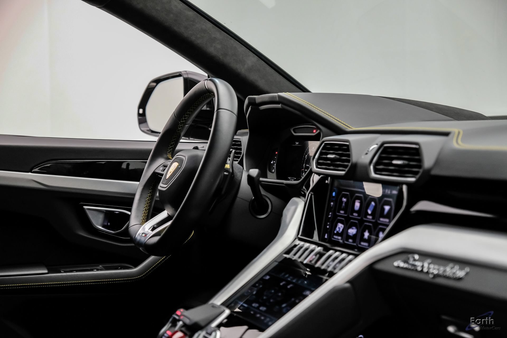 Used 2022 Lamborghini Urus AWD/4WD image 51