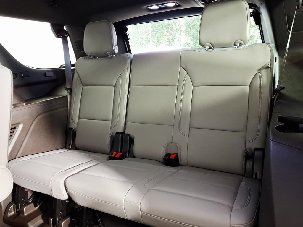 Used 2021 Chevrolet Tahoe Z71 w/ Luxury Package AWD/4WD image 9