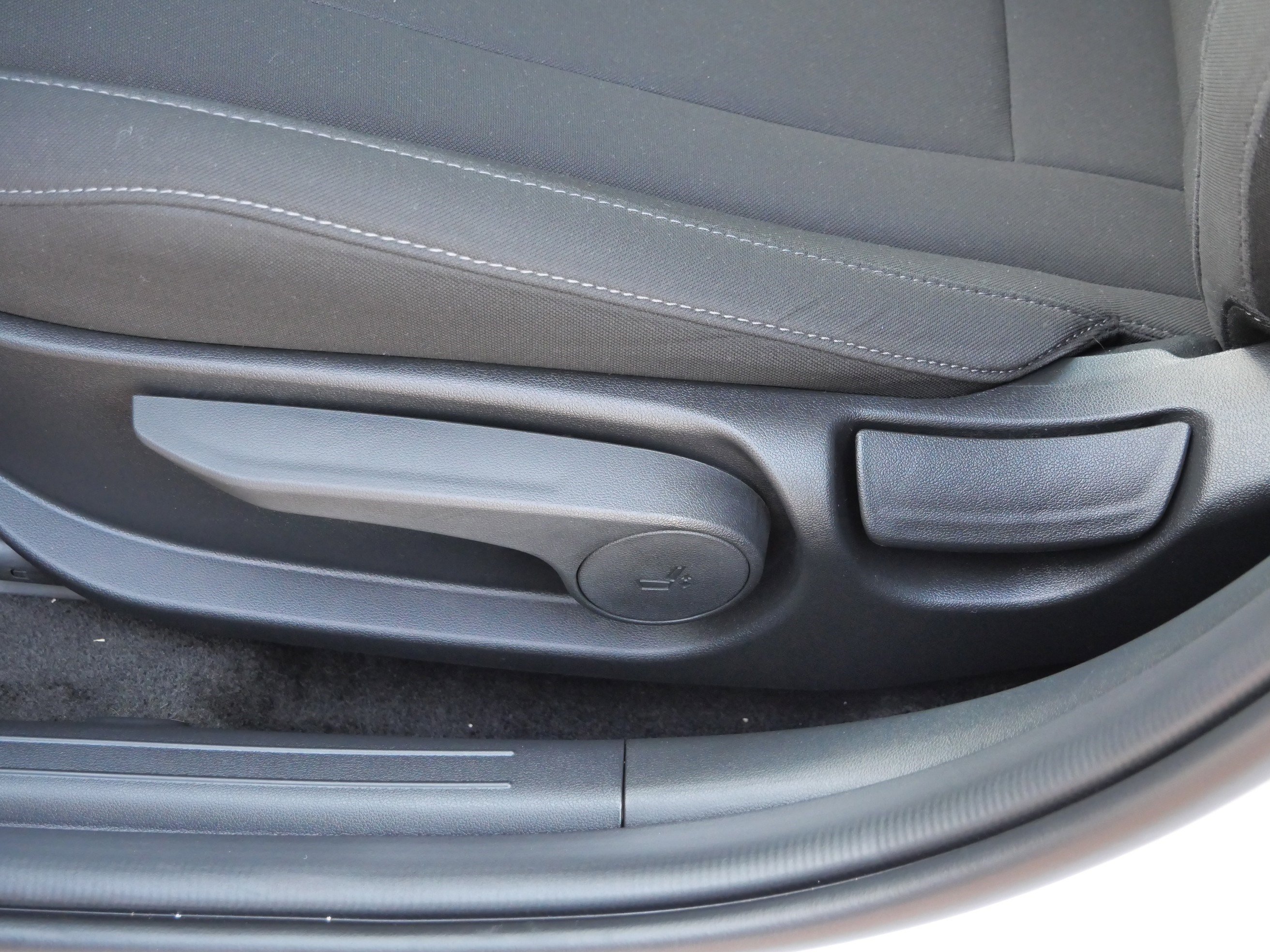 Certified 2025 Hyundai Elantra Sport image 20