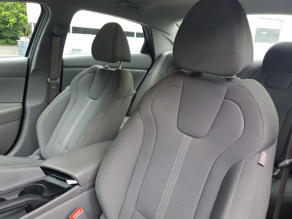Used 2025 Hyundai Elantra SE FWD image 15