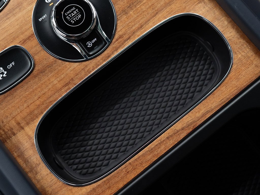 Used 2025 Bentley Bentayga image 35