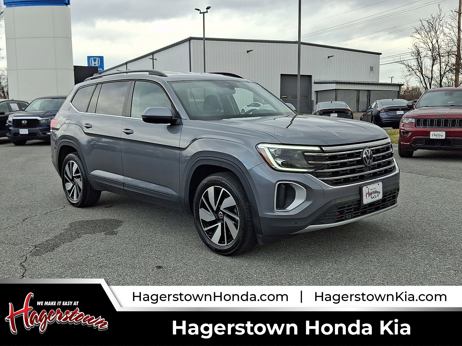 Used 2024 Volkswagen Atlas SE image 1