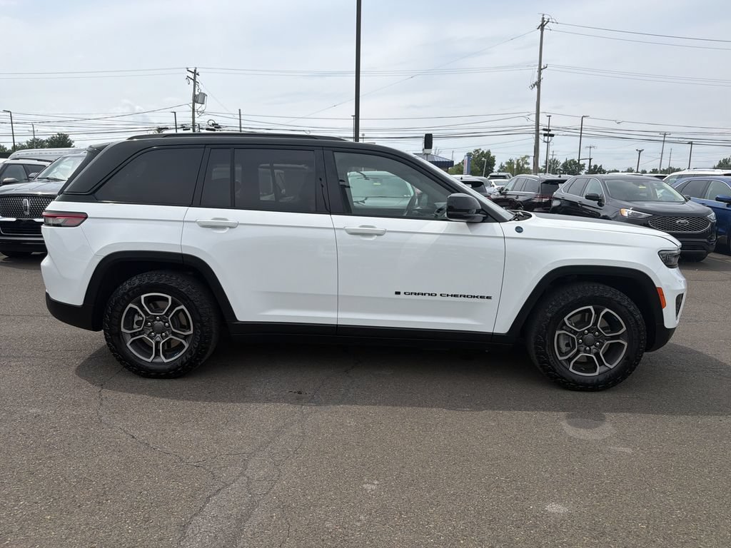Used 2023 Jeep Grand Cherokee Trailhawk w/ Luxury Tech Group III AWD/4WD image 6