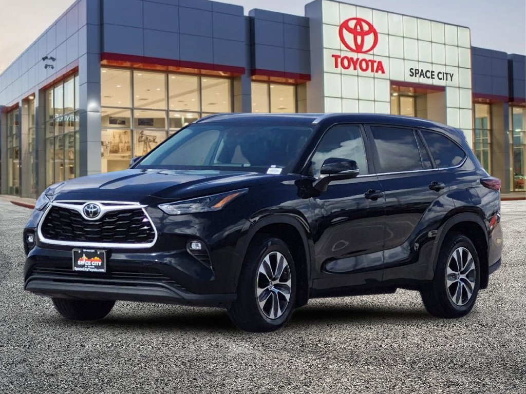 Used 2024 Toyota Highlander XLE AWD/4WD image 2
