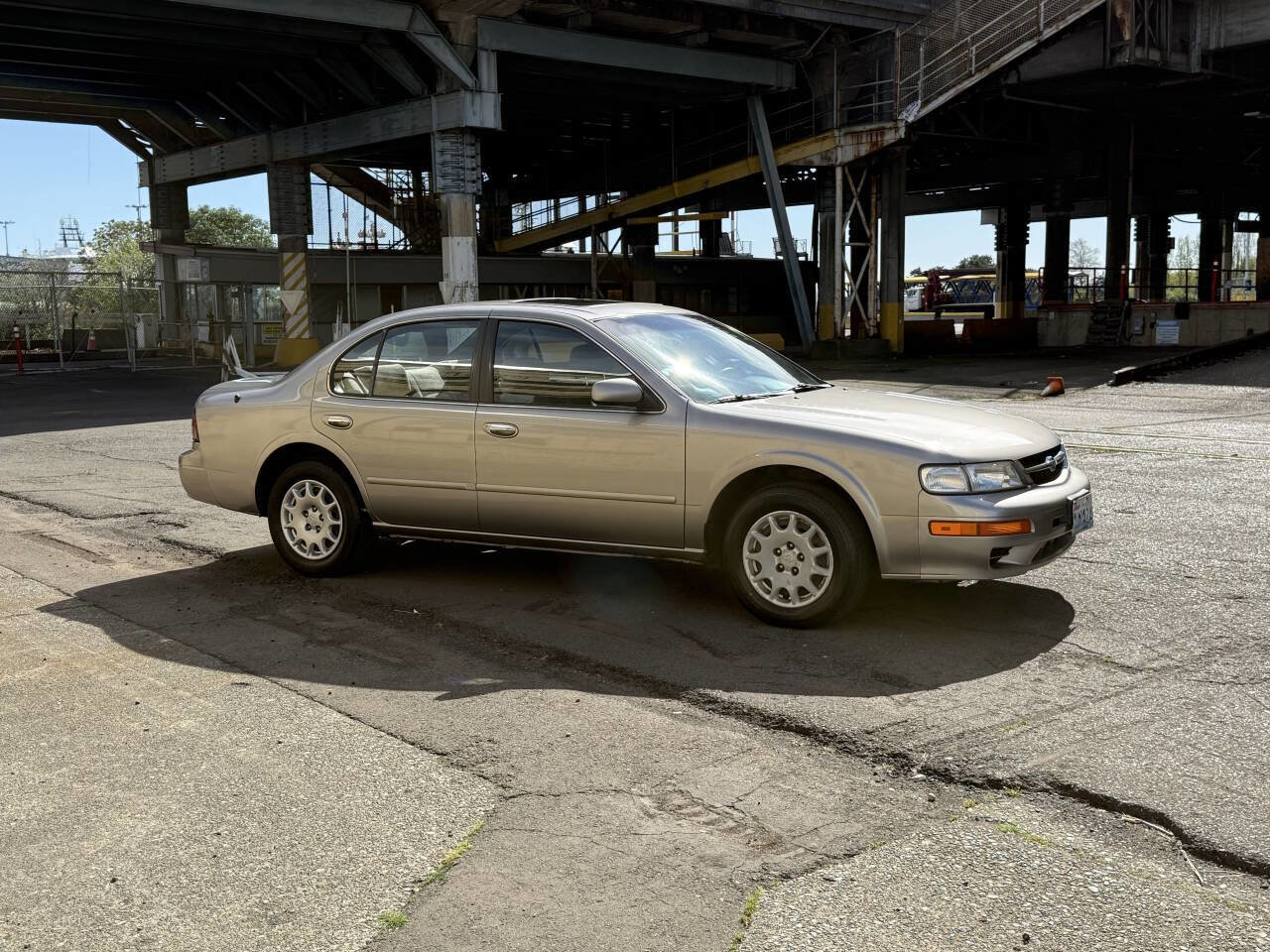Used 1998 Nissan Maxima GXE FWD image 16