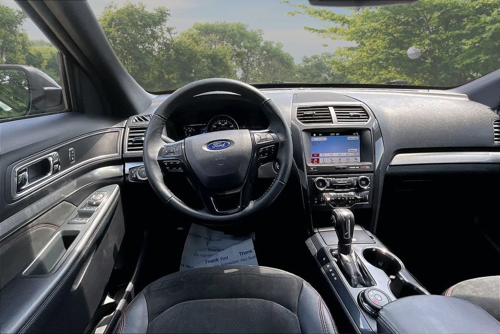 Used 2018 Ford Explorer XLT w/ XLT Appearance Package AWD/4WD image 5