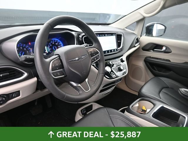 Used 2024 Chrysler Pacifica Touring-L image 23