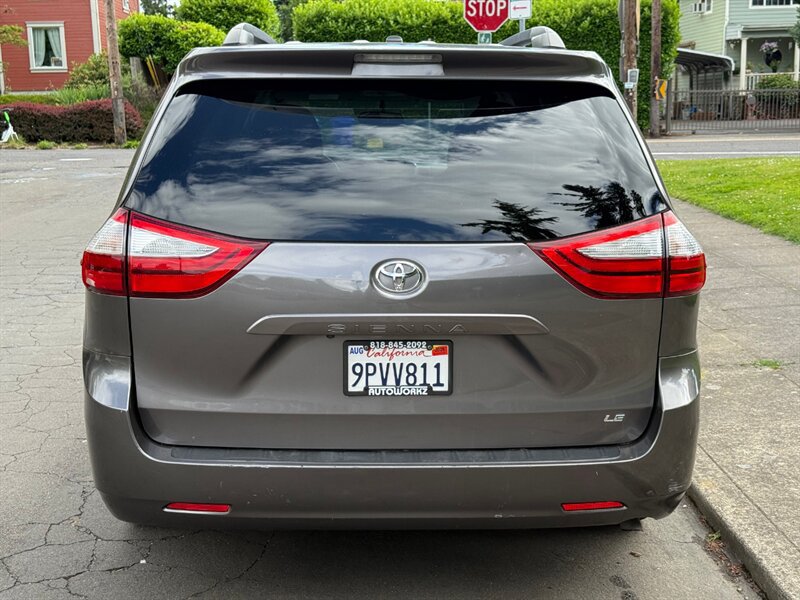 Used 2016 Toyota Sienna LE FWD image 5