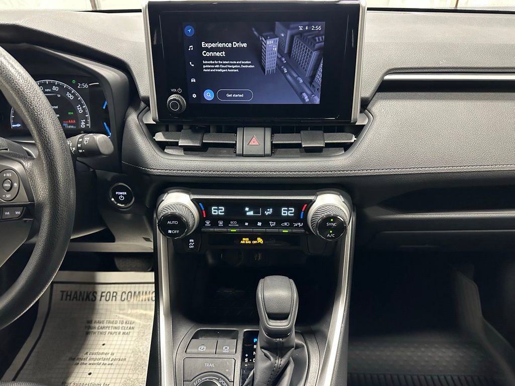 Used 2025 Toyota RAV4 XLE AWD/4WD image 25
