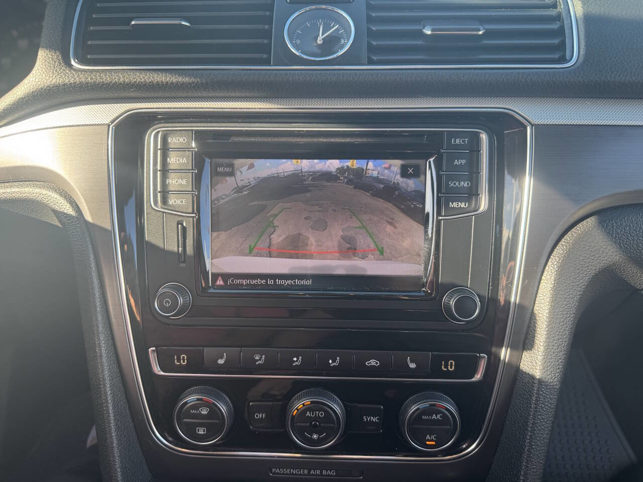 Used 2016 Volkswagen Passat 1.8T R-Line w/ R-Line Lighting Package image 2