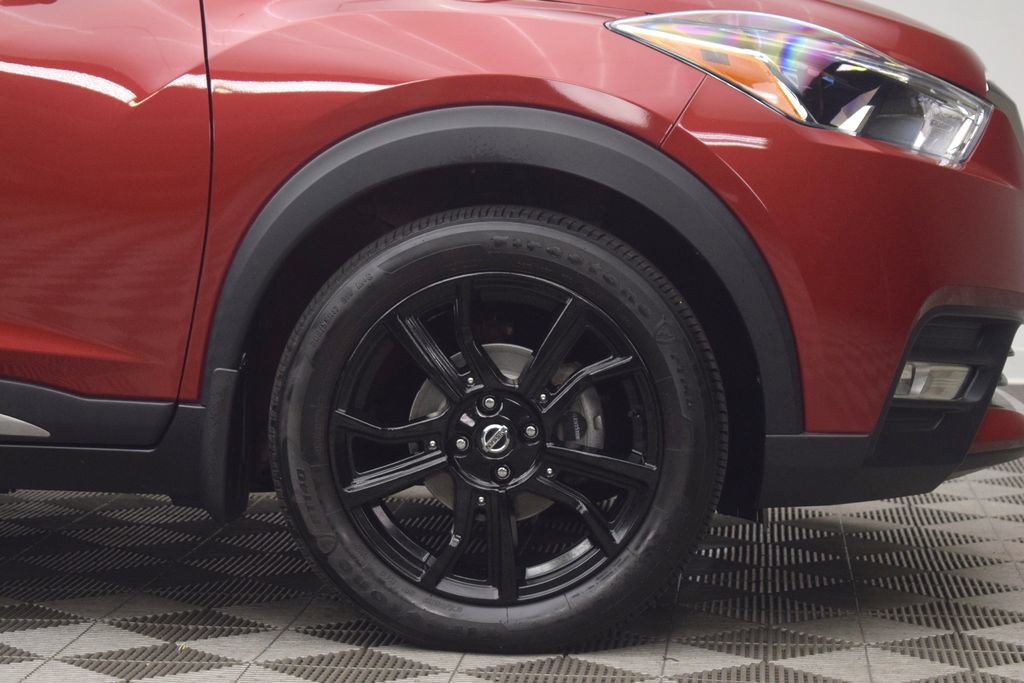 Used 2020 Nissan Kicks SR w/ Exterior Package FWD image 30
