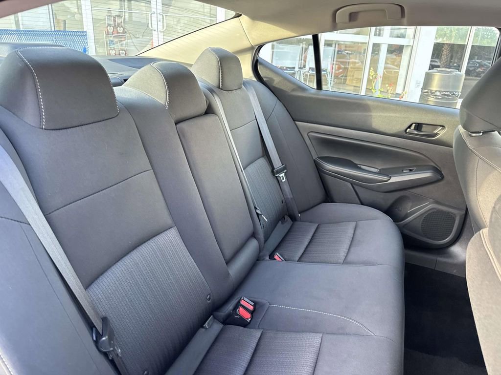 Used 2025 Nissan Altima 2.5 SV image 10