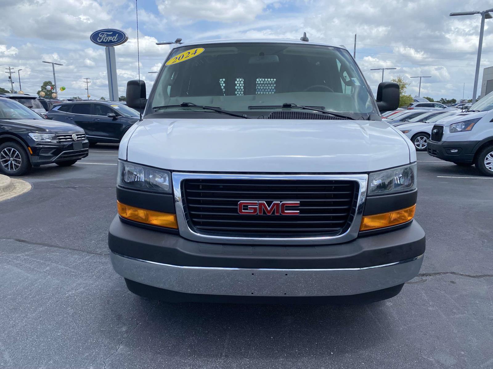 Used 2024 GMC Savana 2500 w/ Driver Convenience Package RWD image 2