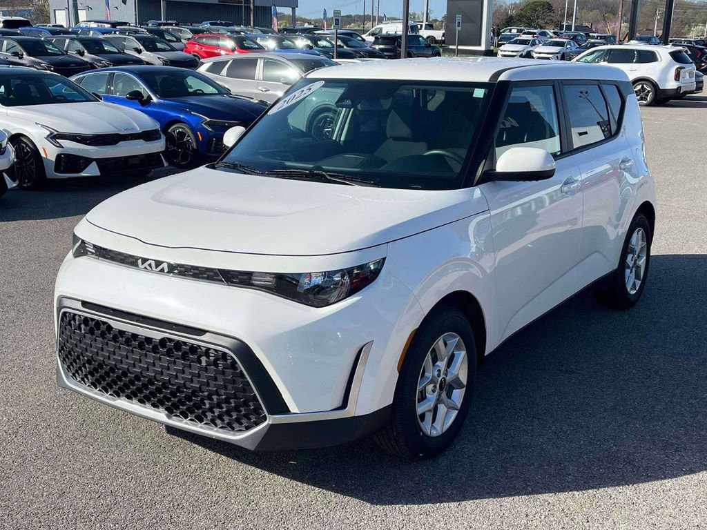 Certified 2025 Kia Soul LX w/ LX Technology Package image 30