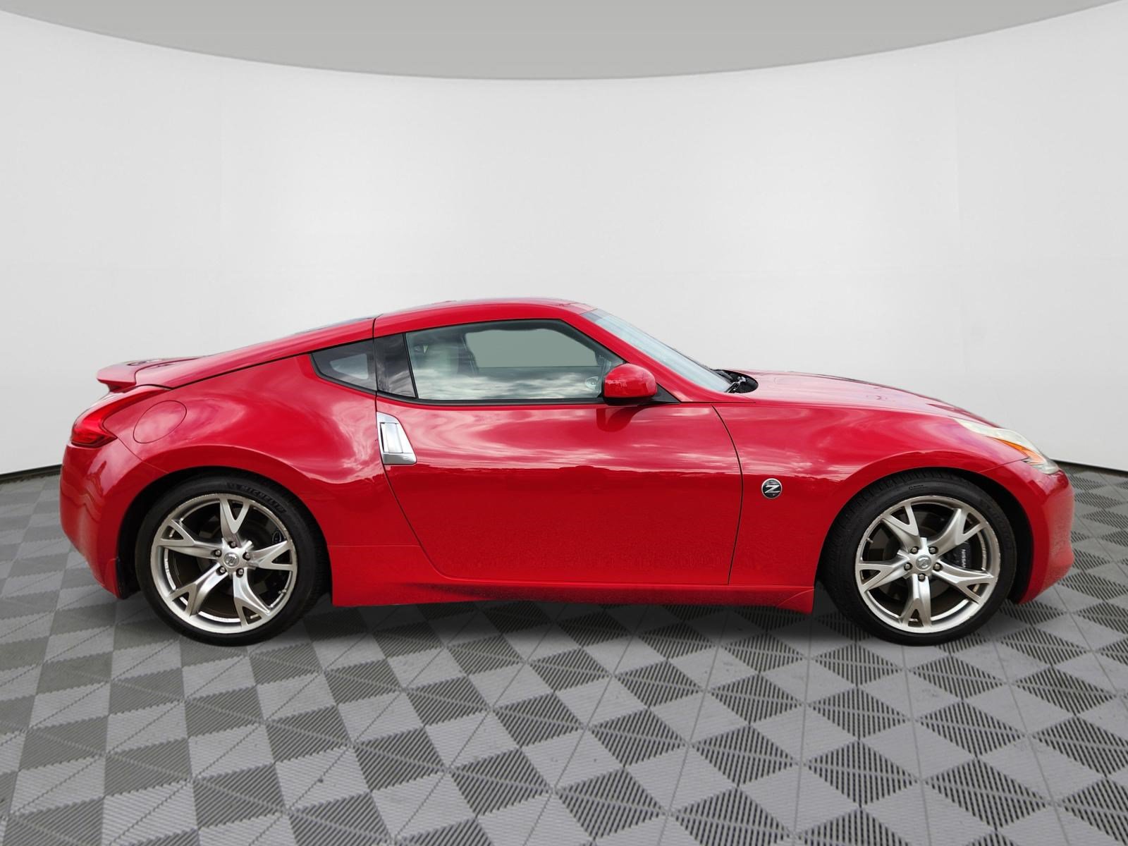 Used 2009 Nissan 370Z Touring w/ Sport Pkg RWD image 6