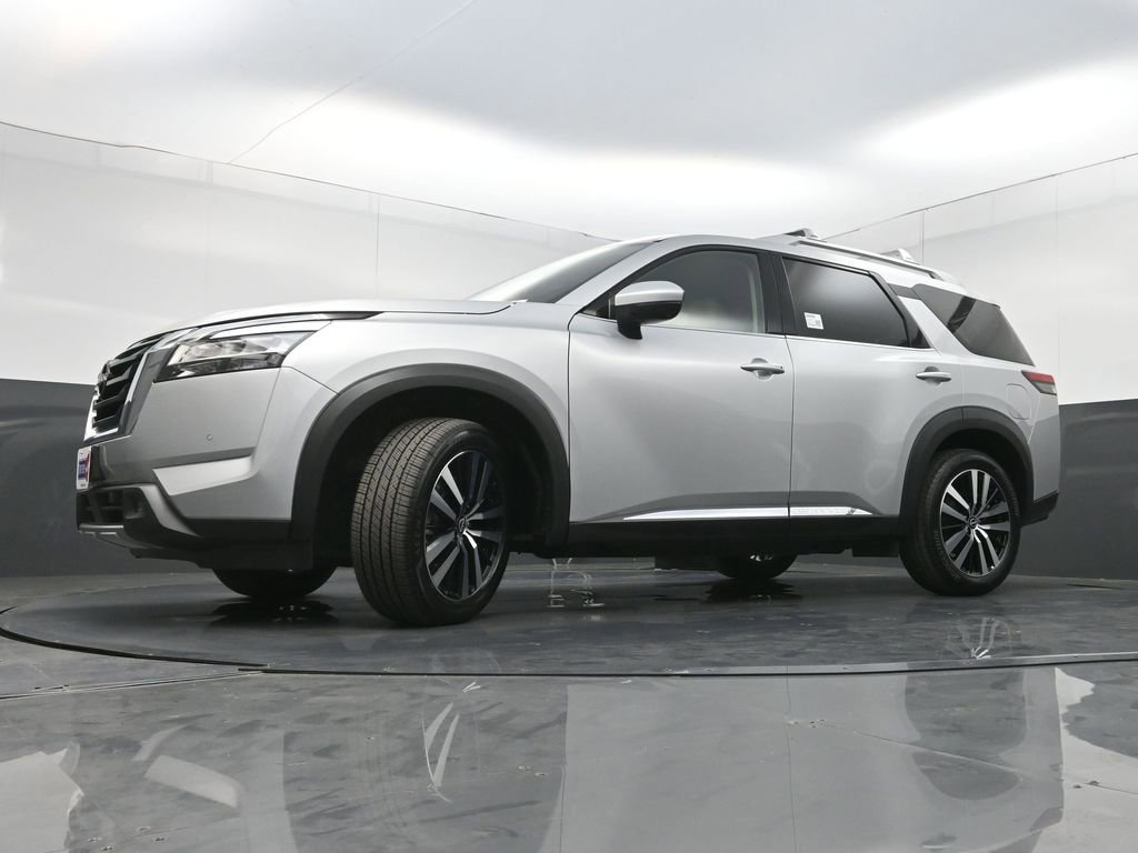 Used 2023 Nissan Pathfinder Platinum image 34