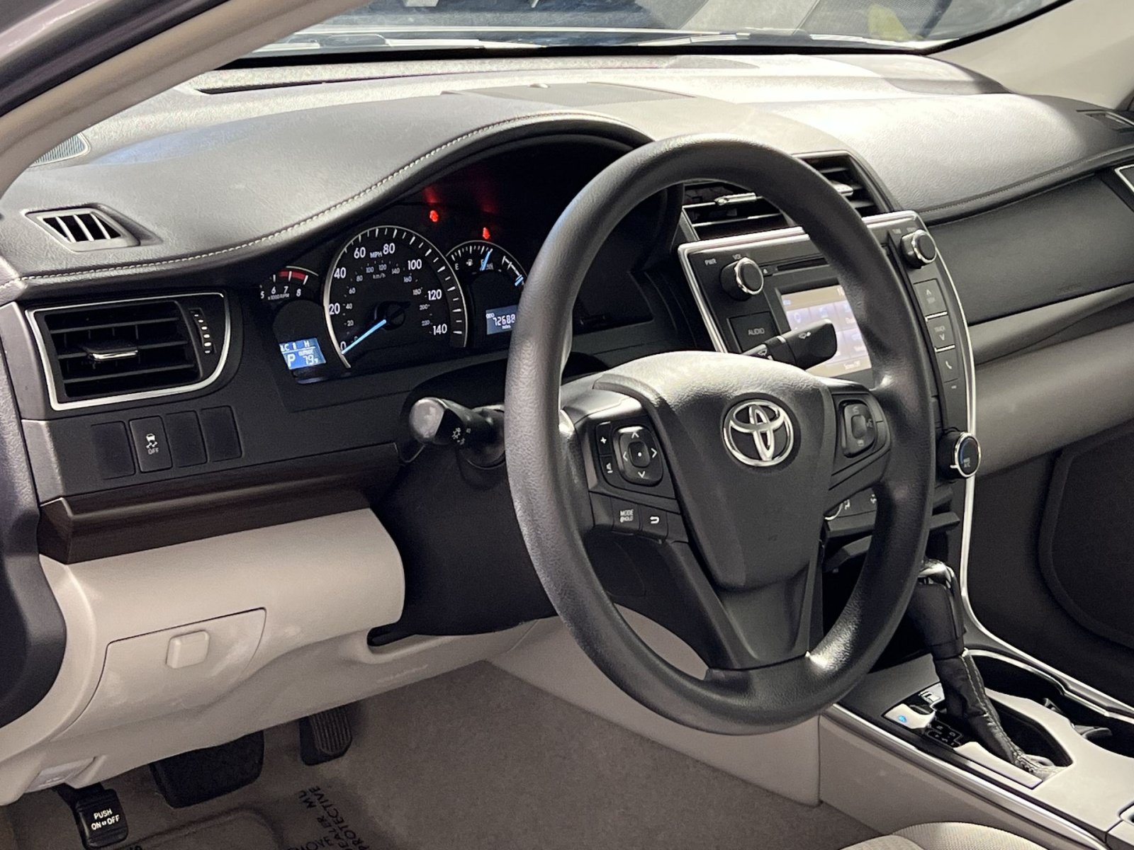 Used 2015 Toyota Camry LE FWD image 16