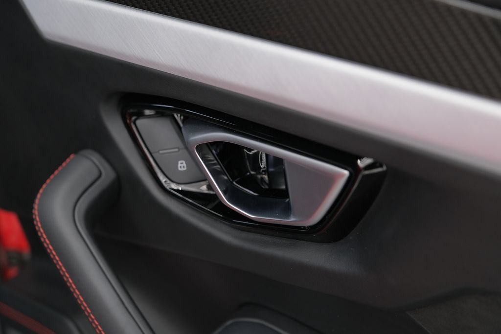 Used 2021 Lamborghini Urus AWD/4WD image 43