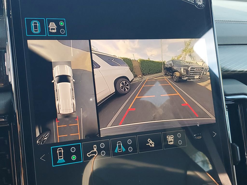 New 2026 GMC Yukon AT4 w/ AT4 Premium Plus Package image 18
