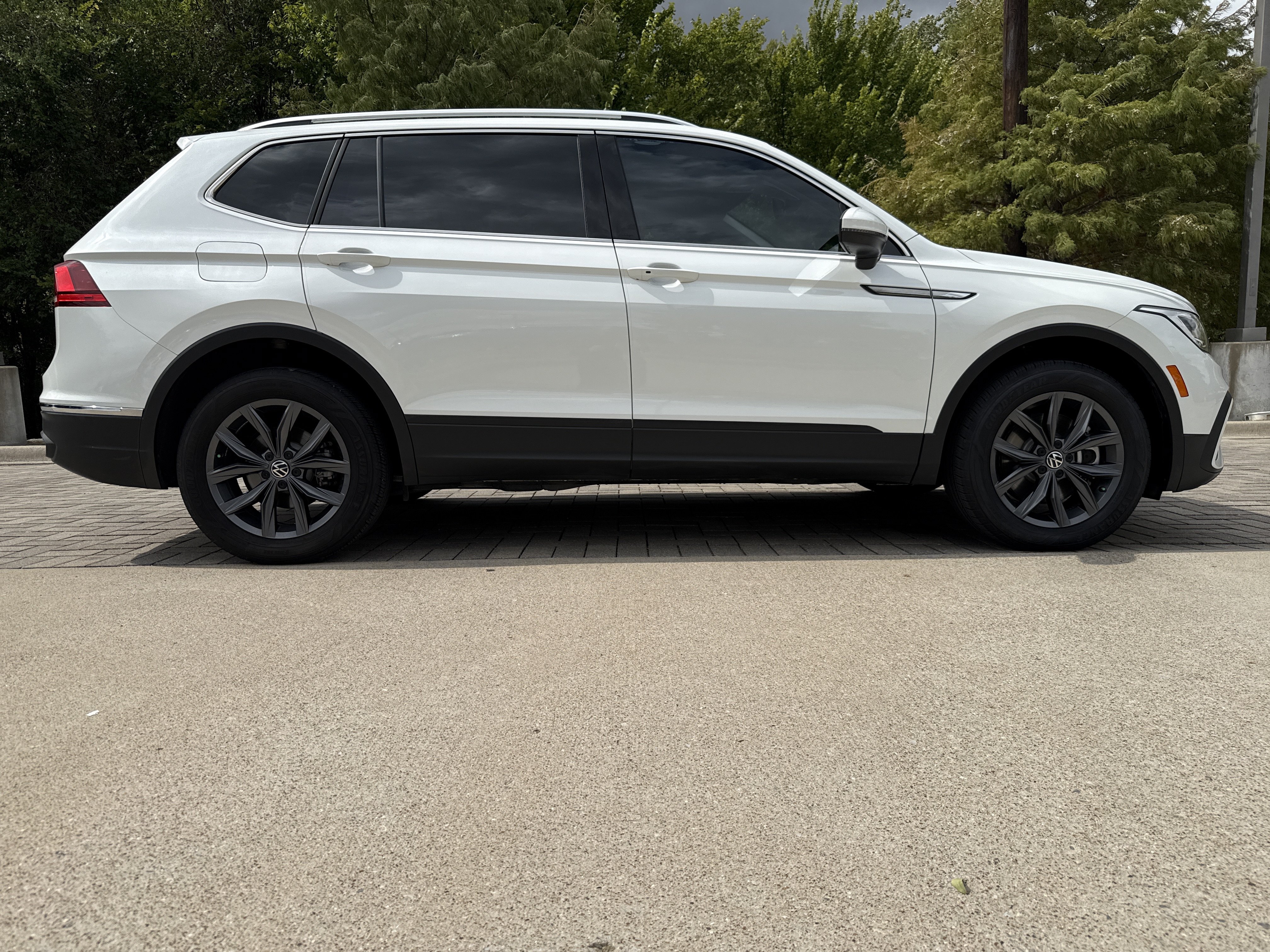 Certified 2023 Volkswagen Tiguan SE w/ Panoramic Sunroof Package FWD image 10