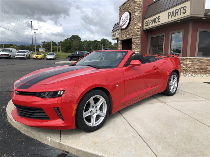 Used 2018 Chevrolet Camaro LT RWD image 3