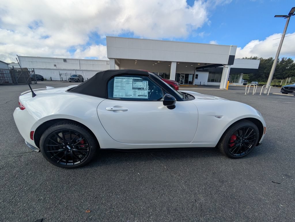 New 2026 MAZDA MX-5 Miata Club w/ Interior Package RWD image 2