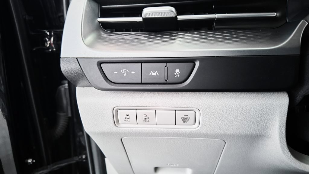 Used 2022 Kia Carnival LX FWD image 15