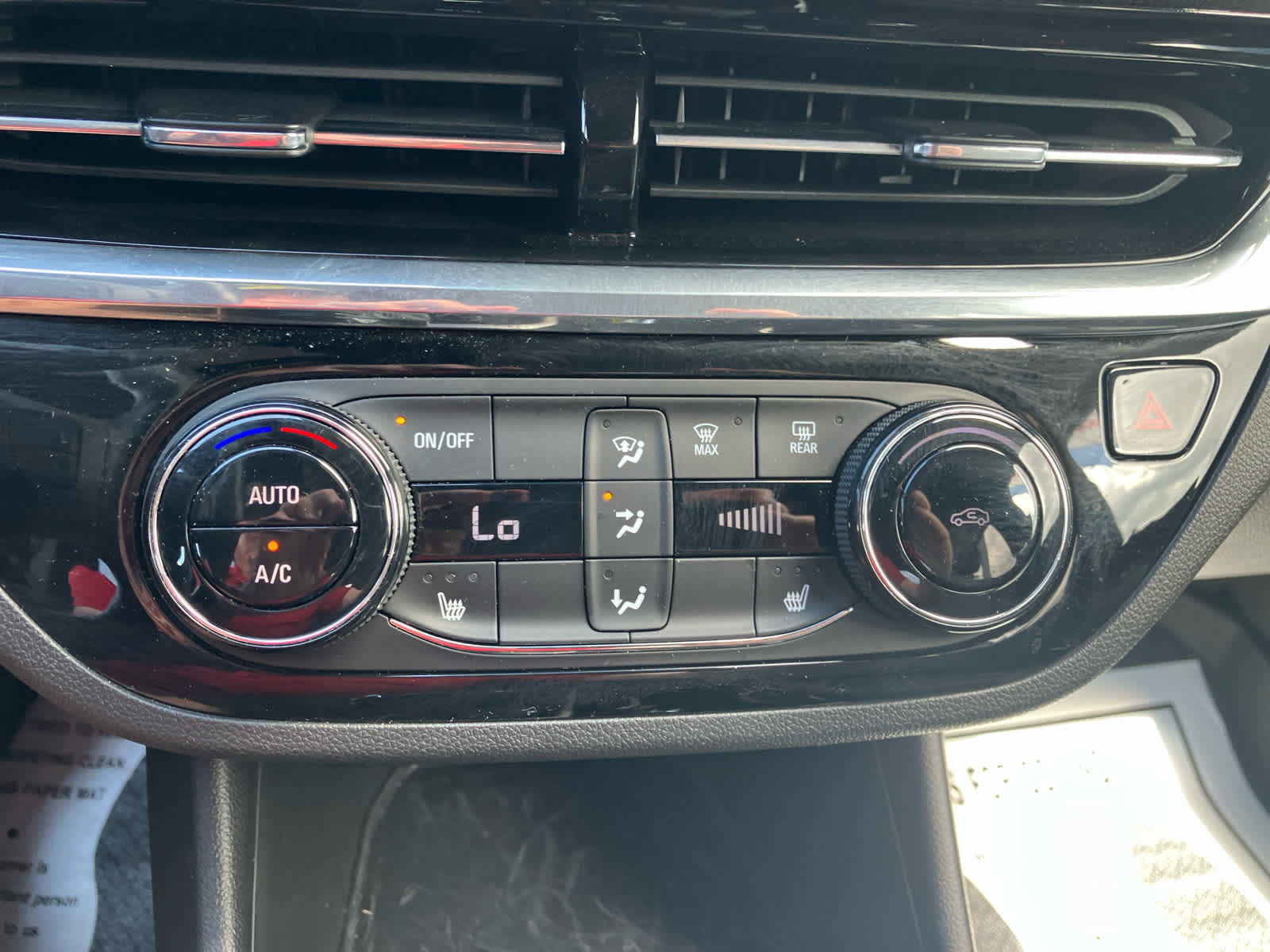 Used 2024 Buick Envista Sport Touring w/ Convenience I Package FWD image 24