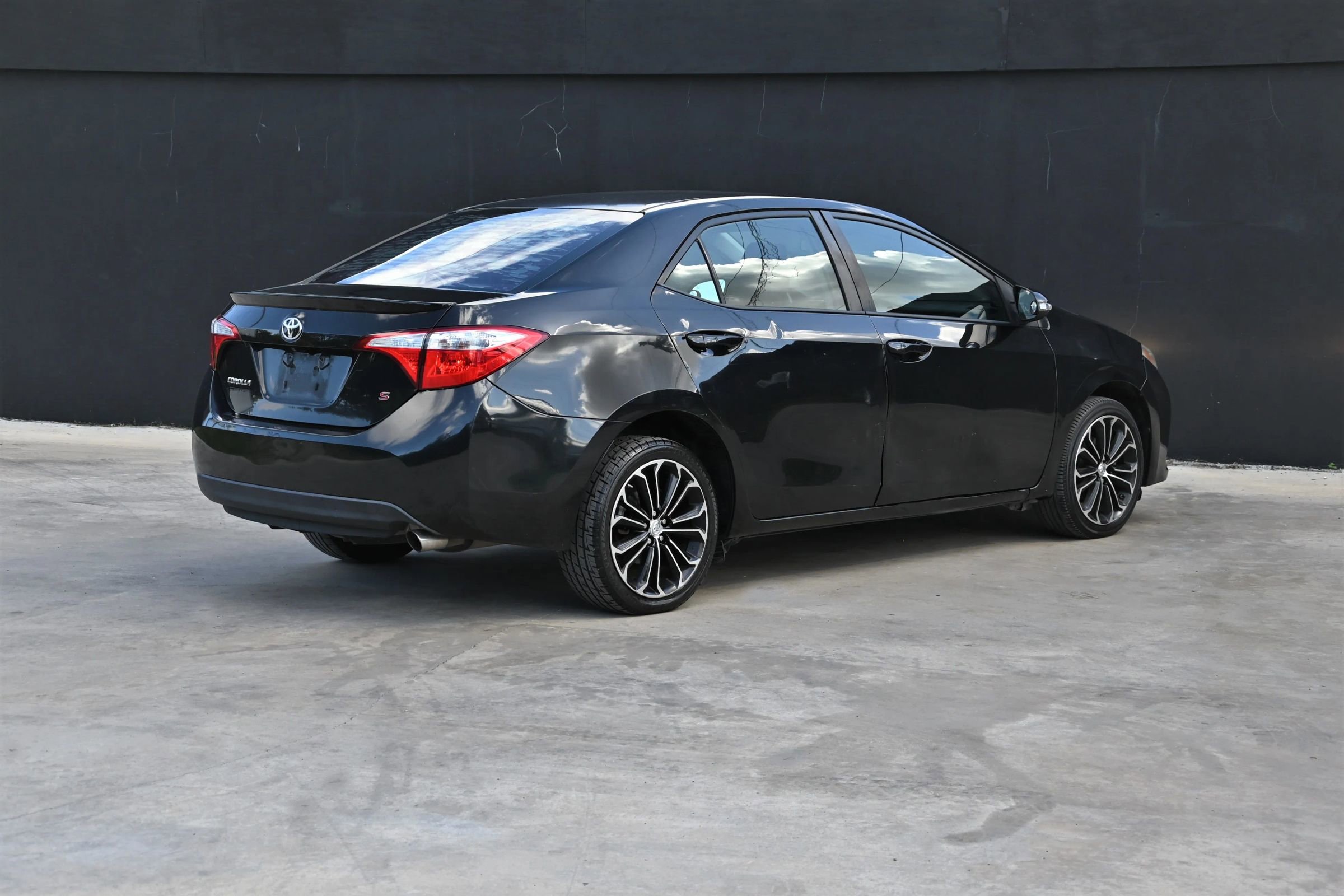 Used 2015 Toyota Corolla S FWD image 5