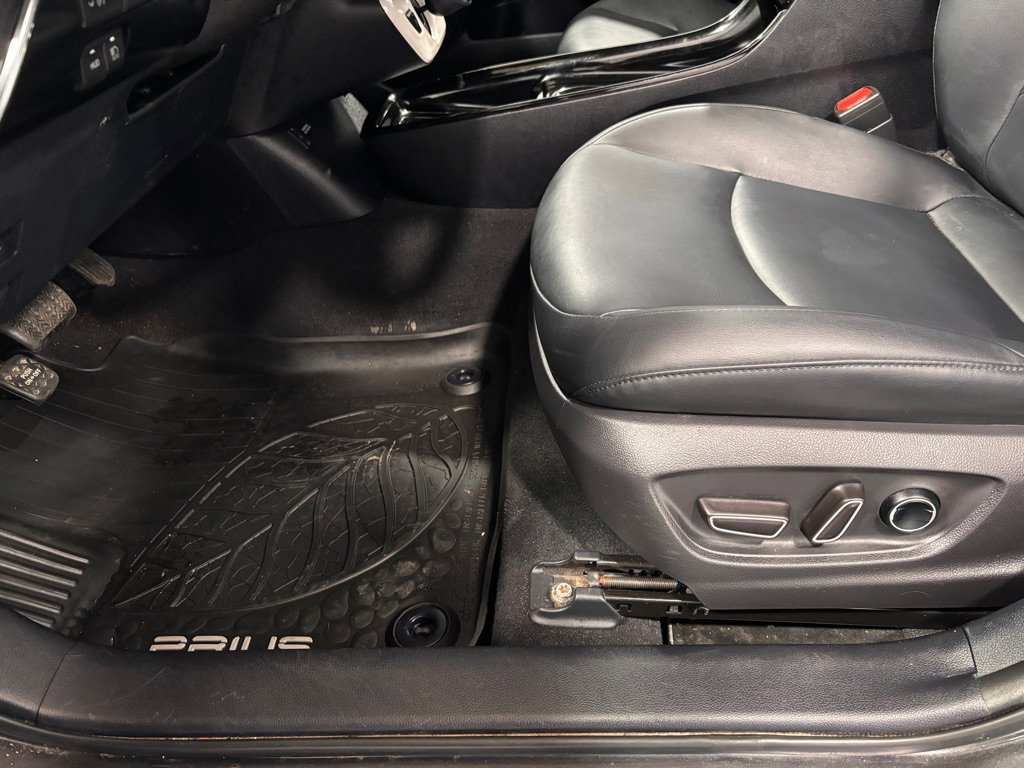 Used 2018 Toyota Prius Four w/ Advanced Technology Package image 11