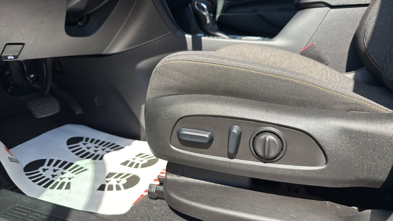 Used 2024 Chevrolet Equinox LT FWD image 10