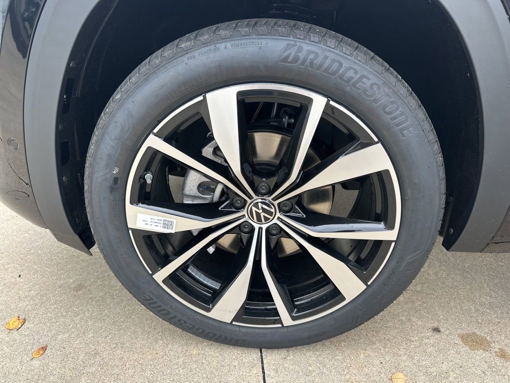 New 2026 Volkswagen Atlas Cross Sport SEL Premium R-Line image 28