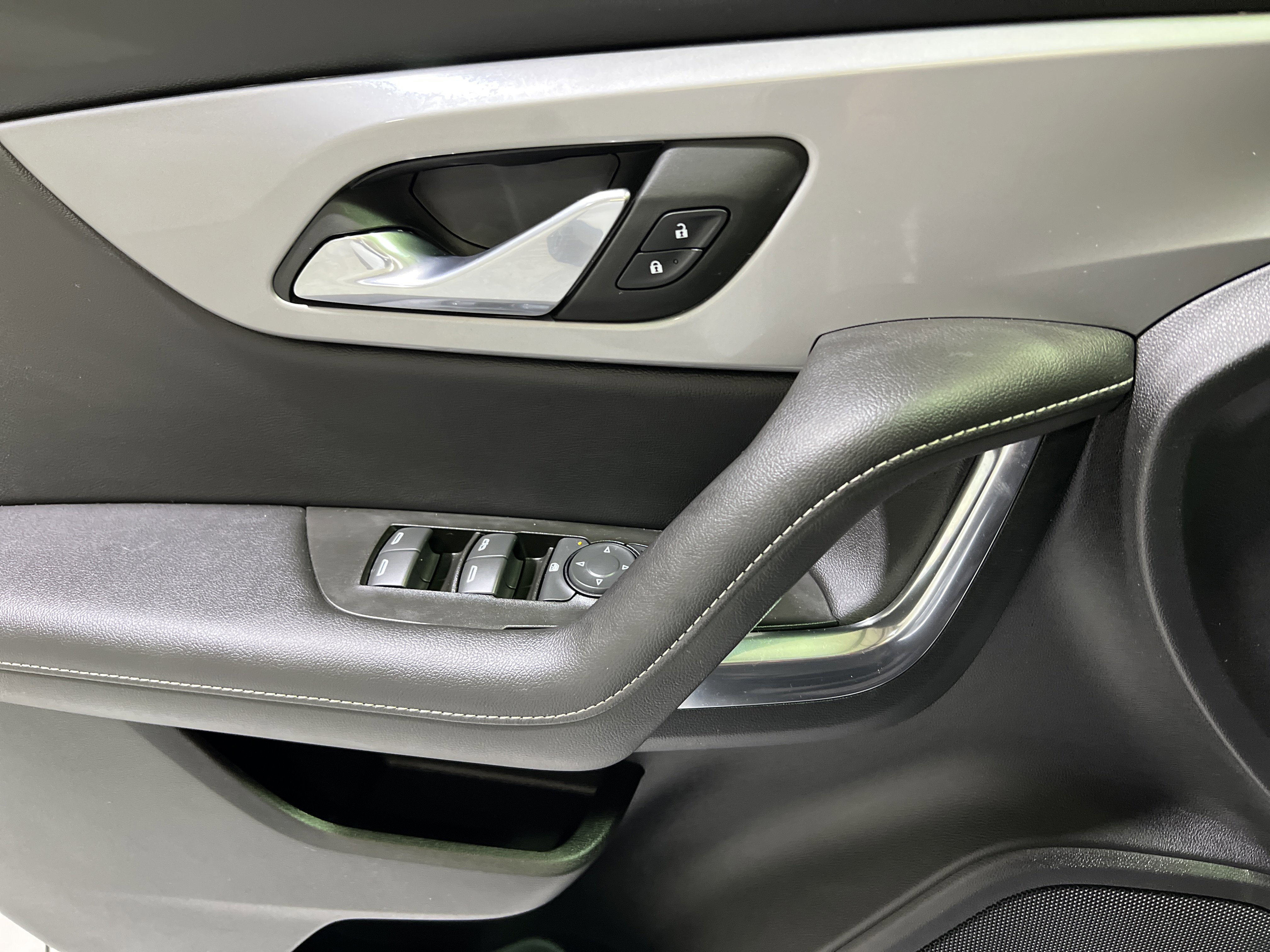 Used 2023 Chevrolet Blazer LT image 24