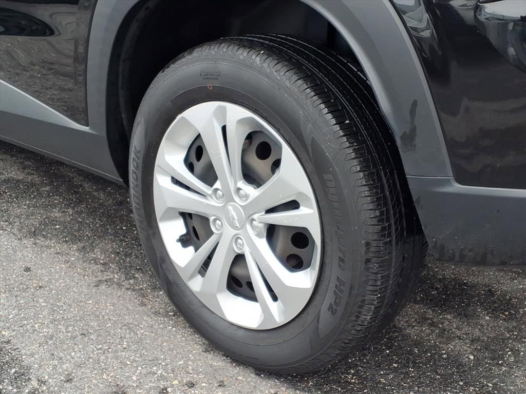 Used 2024 Chevrolet Trax LS image 11