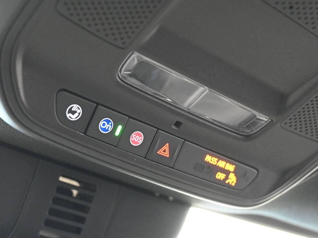 Used 2025 Chevrolet Traverse LT w/ Midnight/Sport Edition image 21