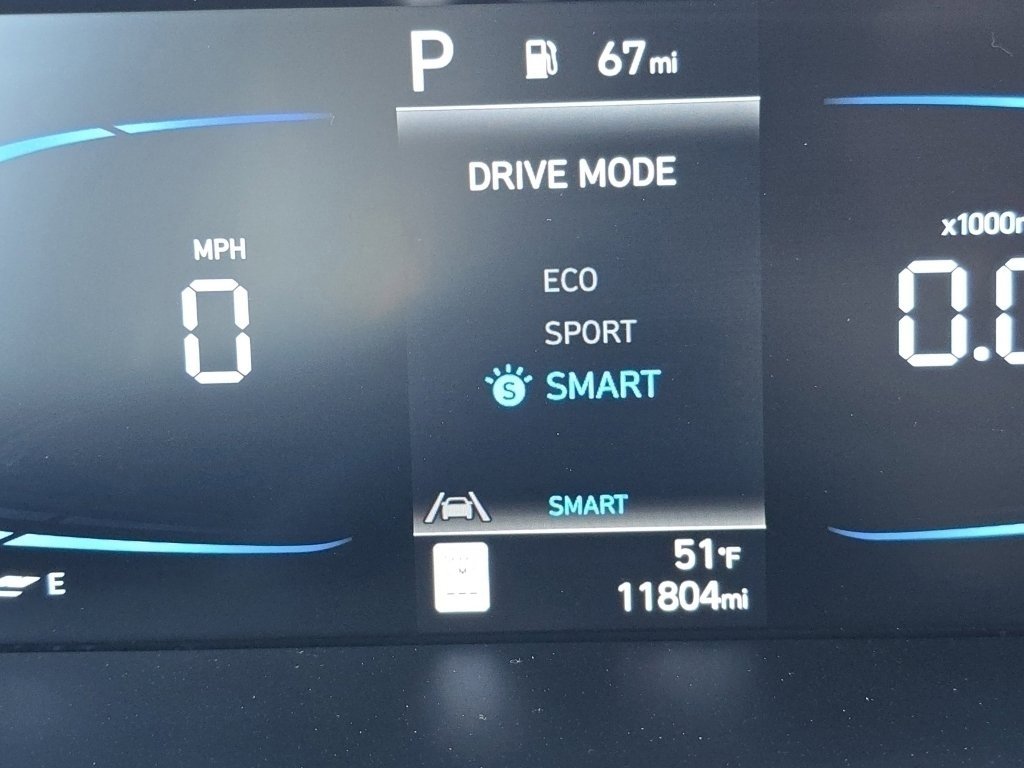 Used 2025 Hyundai Elantra Blue image 8