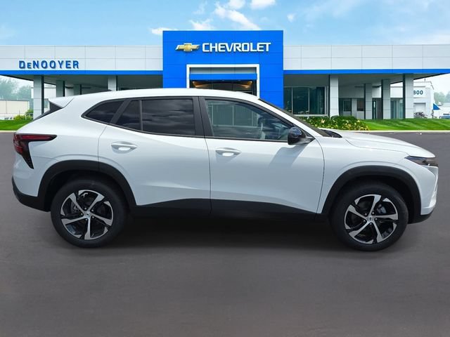 New 2026 Chevrolet Trax RS w/ Sunroof Package FWD image 5