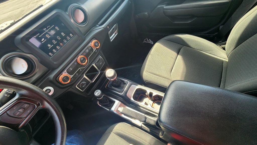 Used 2022 Jeep Gladiator Sport image 21