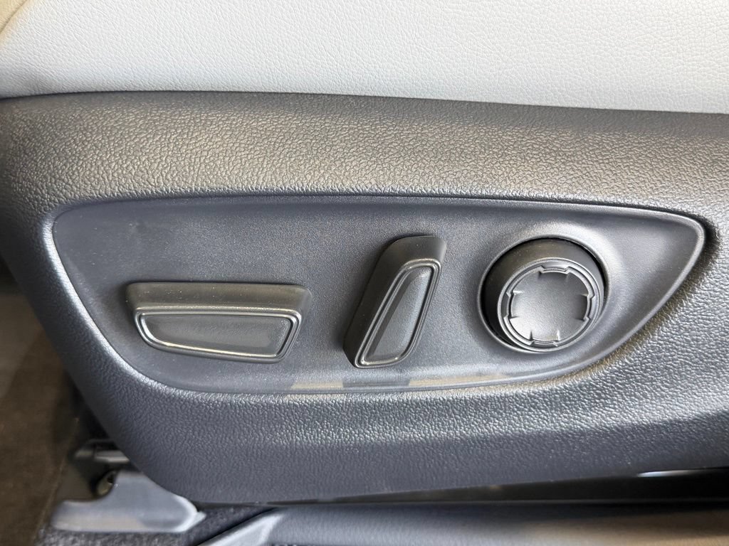 New 2026 Toyota Sienna XLE FWD image 18
