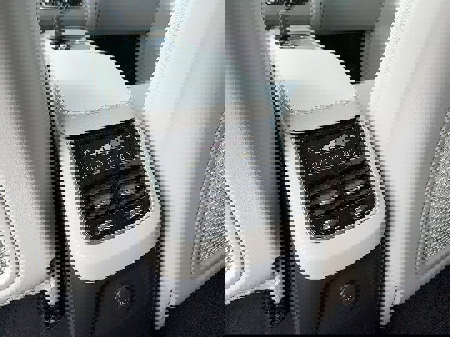 New 2025 Volvo XC90 T8 Core w/ Protection Package Premier image 18