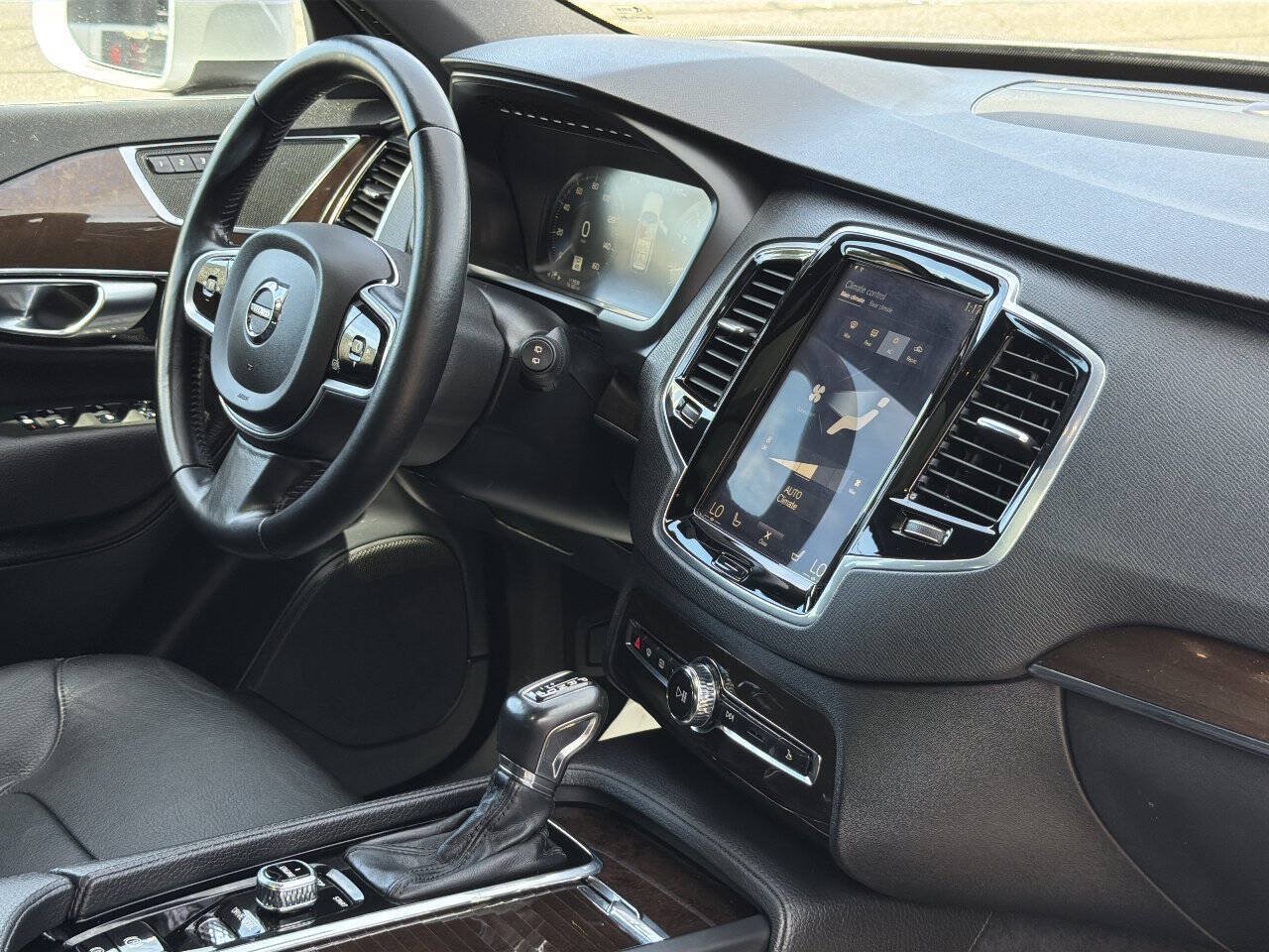 Used 2017 Volvo XC90 T6 Momentum w/ Vision Package AWD/4WD image 20