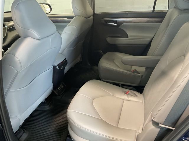 Used 2026 Toyota Highlander Platinum image 19