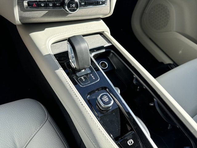 New 2025 Volvo XC90 T8 Plus w/ Protection Package Premier AWD/4WD image 27