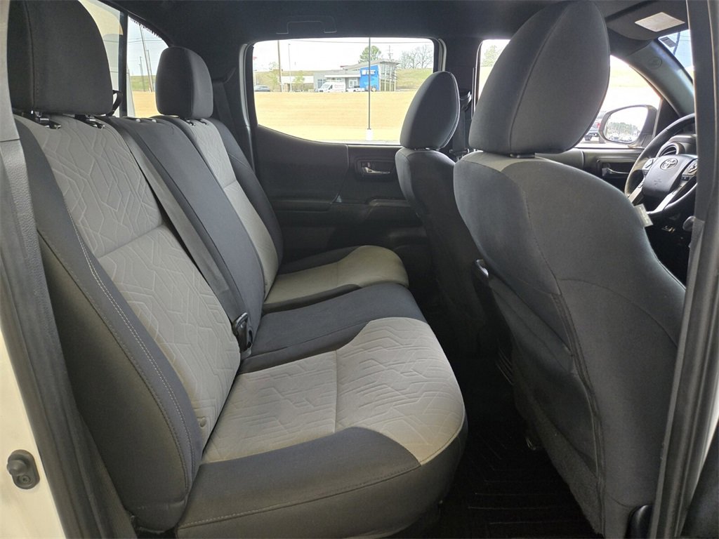 Used 2022 Toyota Tacoma TRD Sport w/ Technology Package image 18