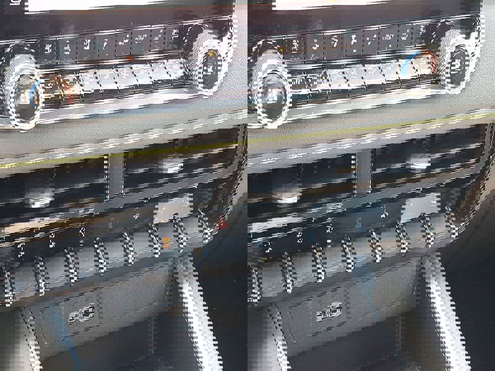 Used 2024 Chevrolet Colorado ZR2 w/ ZR2 Convenience Package III image 24