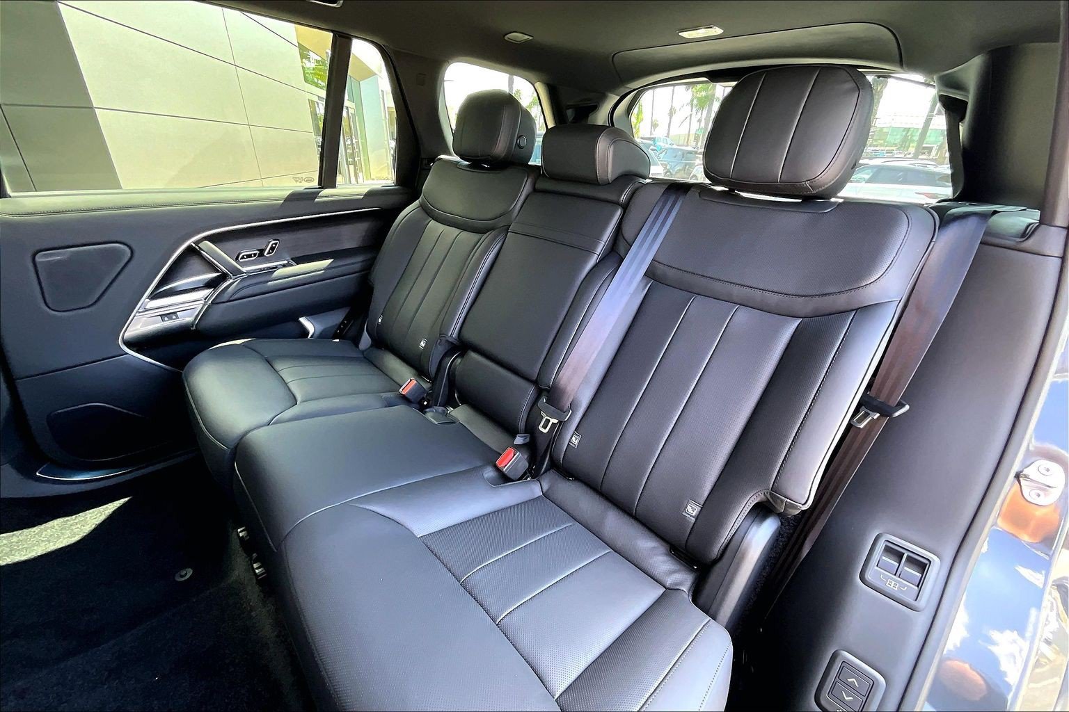 New 2027 Land Rover Range Rover Long Wheelbase SE AWD/4WD image 10