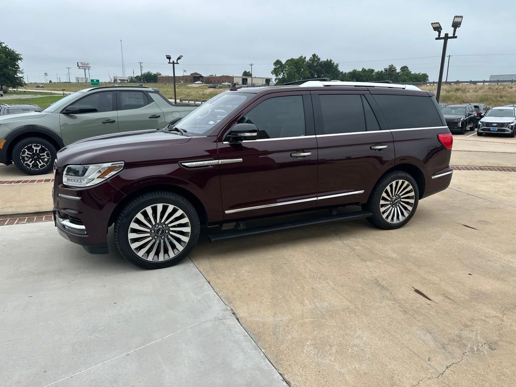 Used 2018 Lincoln Navigator Reserve w/ Technology Package AWD/4WD image 2